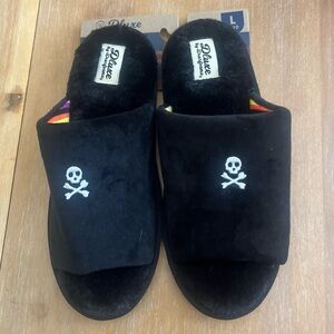 Deluxe Black Skull Slippers women’s Large 9-10 🎃Halloween